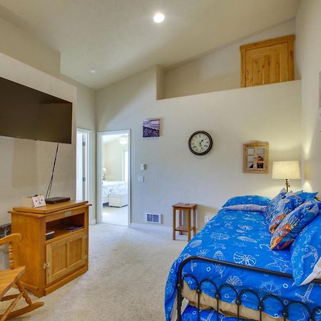 Quiet Waterfront Escape With Hot Tub And Beach Access! Gold Beach Buitenkant foto
