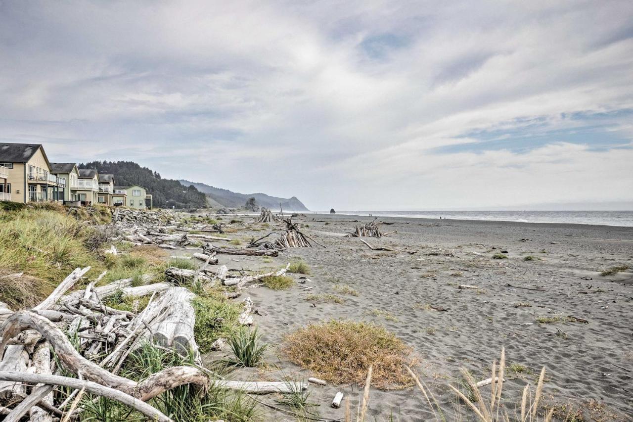 Quiet Waterfront Escape With Hot Tub And Beach Access! Gold Beach Buitenkant foto