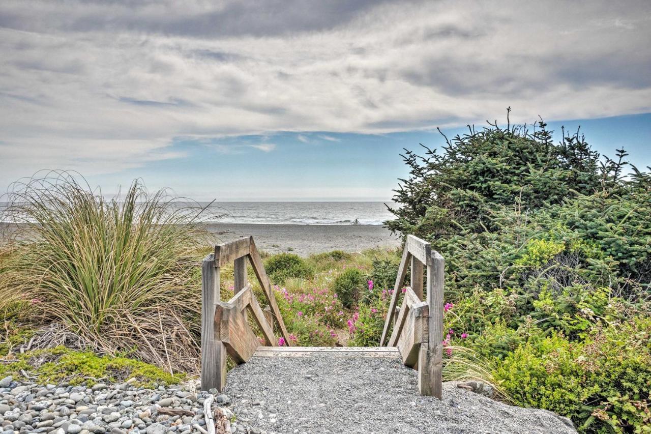 Quiet Waterfront Escape With Hot Tub And Beach Access! Gold Beach Buitenkant foto