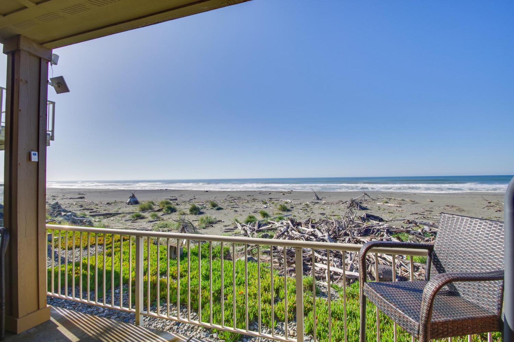 Quiet Waterfront Escape With Hot Tub And Beach Access! Gold Beach Buitenkant foto