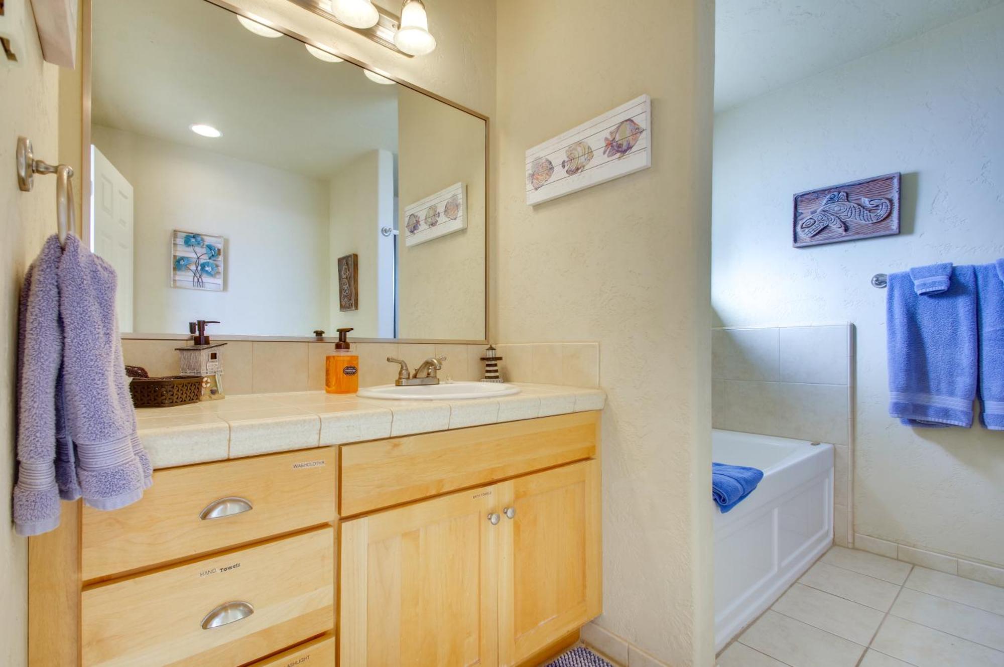 Quiet Waterfront Escape With Hot Tub And Beach Access! Gold Beach Buitenkant foto