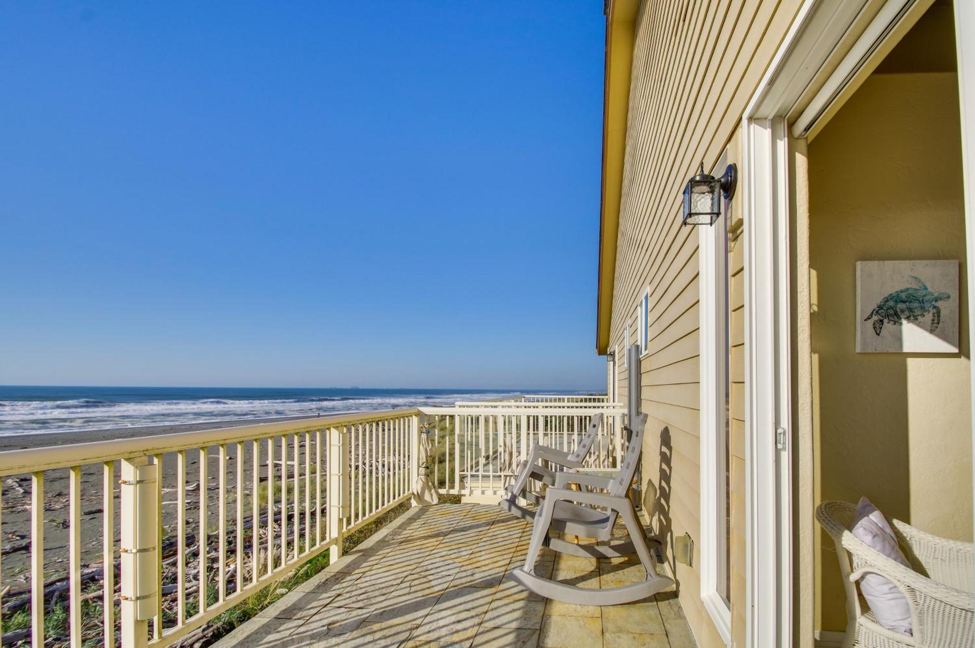 Quiet Waterfront Escape With Hot Tub And Beach Access! Gold Beach Buitenkant foto