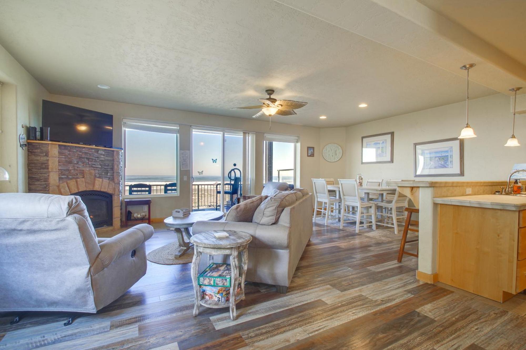 Quiet Waterfront Escape With Hot Tub And Beach Access! Gold Beach Buitenkant foto